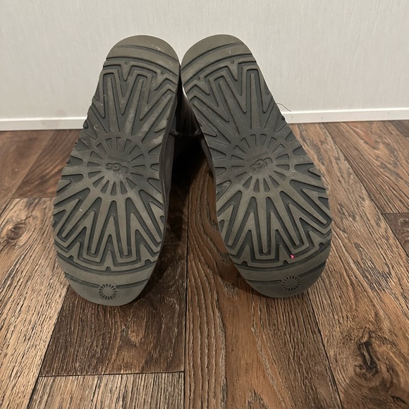 UGG boots- gray- women’s 7 - Picture 3 of 3